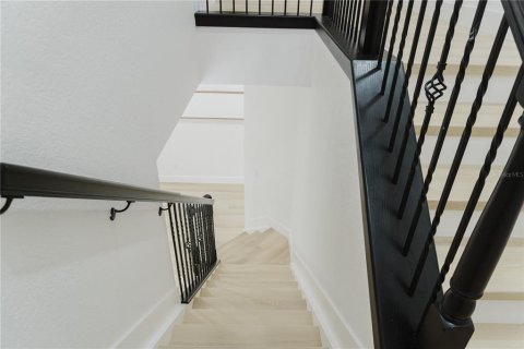Casa en venta en Orlando, Florida, 5 dormitorios, 288.93 m2 № 1919803 - foto 23