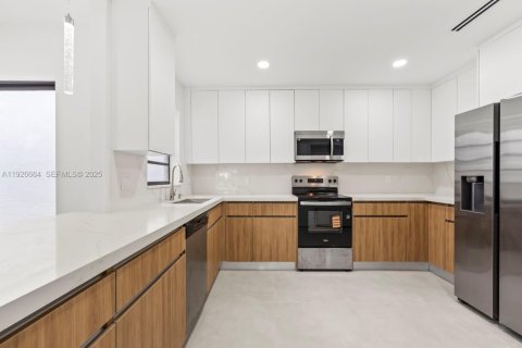 Touwnhouse à louer à Hialeah, Floride: 3 chambres, 147.71 m2 № 1986618 - photo 3