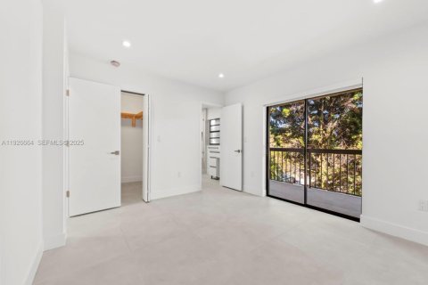 Touwnhouse à louer à Hialeah, Floride: 3 chambres, 147.71 m2 № 1986618 - photo 17