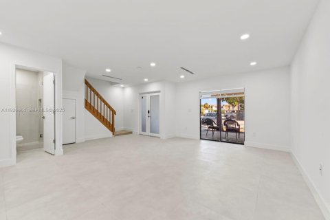 Touwnhouse à louer à Hialeah, Floride: 3 chambres, 147.71 m2 № 1986618 - photo 11