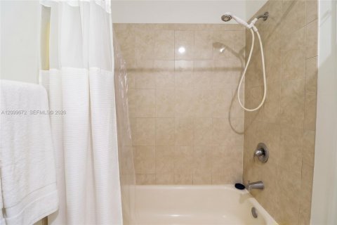 Touwnhouse à vendre à Miramar, Floride: 3 chambres, 153.85 m2 № 2397528 - photo 19