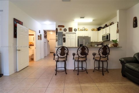 Touwnhouse à vendre à Miramar, Floride: 3 chambres, 153.85 m2 № 2397528 - photo 7