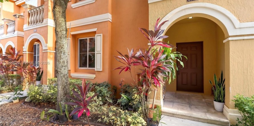 Touwnhouse à Miramar, Floride 3 chambres, 153.85 m2 № 2397528