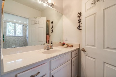 Touwnhouse à vendre à Miramar, Floride: 3 chambres, 153.85 m2 № 2397528 - photo 12