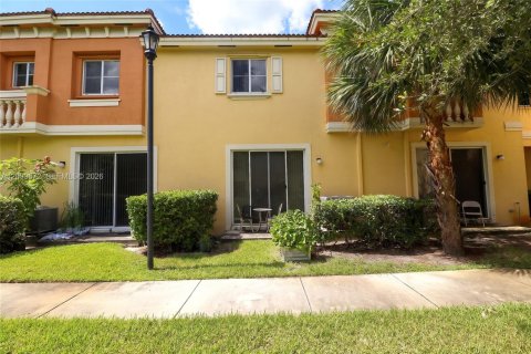 Touwnhouse à vendre à Miramar, Floride: 3 chambres, 153.85 m2 № 2397528 - photo 2