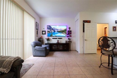 Touwnhouse à vendre à Miramar, Floride: 3 chambres, 153.85 m2 № 2397528 - photo 9