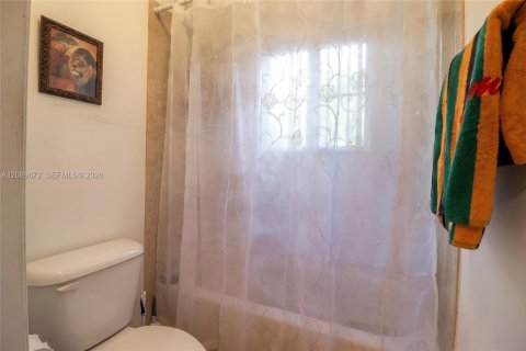 Touwnhouse à vendre à Miramar, Floride: 3 chambres, 153.85 m2 № 2397528 - photo 13