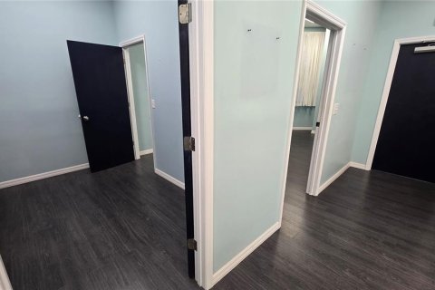 Commercial property in Zephyrhills, Florida 281.22 sq.m. № 1904181 - photo 24