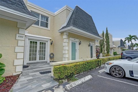 Купить таунхаус в Халландейл-Бич, Флорида 2 спальни, 157.56м2, № 1933134 - фото 1