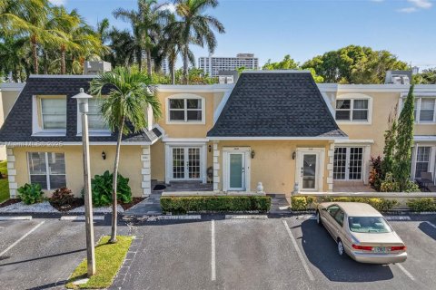 Купить таунхаус в Халландейл-Бич, Флорида 2 спальни, 157.56м2, № 1933134 - фото 3