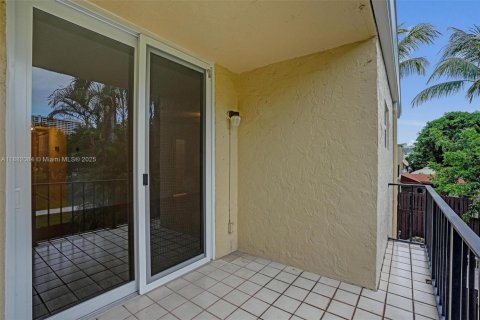 Купить таунхаус в Халландейл-Бич, Флорида 2 спальни, 157.56м2, № 1933134 - фото 23