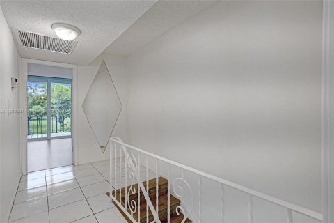 Купить таунхаус в Халландейл-Бич, Флорида 2 спальни, 157.56м2, № 1933134 - фото 11