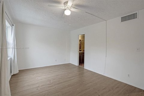 Купить таунхаус в Халландейл-Бич, Флорида 2 спальни, 157.56м2, № 1933134 - фото 9