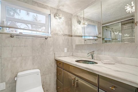 Купить таунхаус в Халландейл-Бич, Флорида 2 спальни, 157.56м2, № 1933134 - фото 18