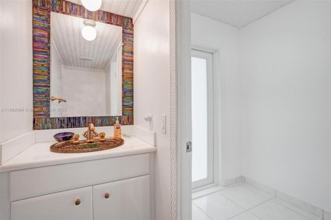 Купить таунхаус в Халландейл-Бич, Флорида 2 спальни, 157.56м2, № 1933134 - фото 28