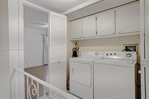 Купить таунхаус в Халландейл-Бич, Флорида 2 спальни, 157.56м2, № 1933134 - фото 12