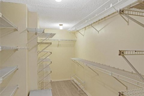 Купить таунхаус в Халландейл-Бич, Флорида 2 спальни, 157.56м2, № 1933134 - фото 21