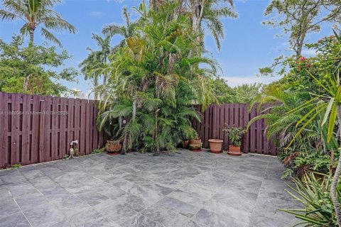 Купить таунхаус в Халландейл-Бич, Флорида 2 спальни, 157.56м2, № 1933134 - фото 4