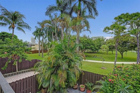 Купить таунхаус в Халландейл-Бич, Флорида 2 спальни, 157.56м2, № 1933134 - фото 26