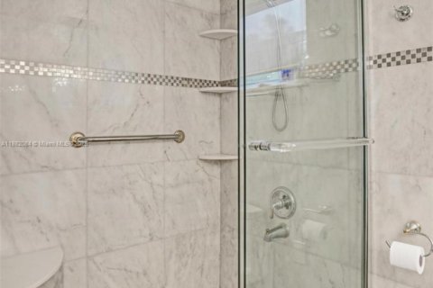 Купить таунхаус в Халландейл-Бич, Флорида 2 спальни, 157.56м2, № 1933134 - фото 19