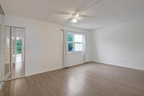 Купить таунхаус в Халландейл-Бич, Флорида 2 спальни, 157.56м2, № 1933134 - фото 8