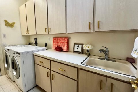 House in Hobe Sound, Florida 3 bedrooms, 187.38 sq.m. № 2041782 - photo 26