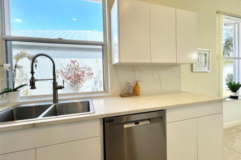 House in Hobe Sound, Florida 3 bedrooms, 187.38 sq.m. № 2041782 - photo 11