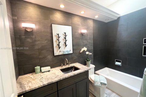 House in Hobe Sound, Florida 3 bedrooms, 187.38 sq.m. № 2041782 - photo 27