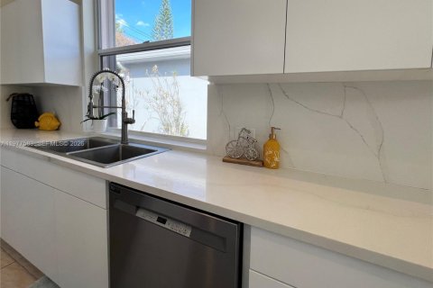 House in Hobe Sound, Florida 3 bedrooms, 187.38 sq.m. № 2041782 - photo 13