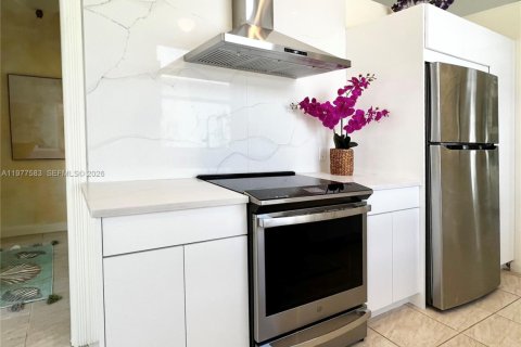 House in Hobe Sound, Florida 3 bedrooms, 187.38 sq.m. № 2041782 - photo 12