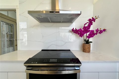 House in Hobe Sound, Florida 3 bedrooms, 187.38 sq.m. № 2041782 - photo 10