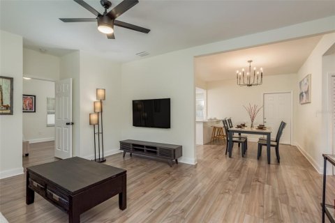 House in Tampa, Florida 3 bedrooms, 123.37 sq.m. № 2277380 - photo 8