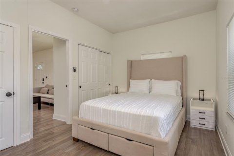 House in Tampa, Florida 3 bedrooms, 123.37 sq.m. № 2277380 - photo 20