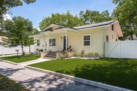 House in Tampa, Florida 3 bedrooms, 123.37 sq.m. № 2277380 - photo 2
