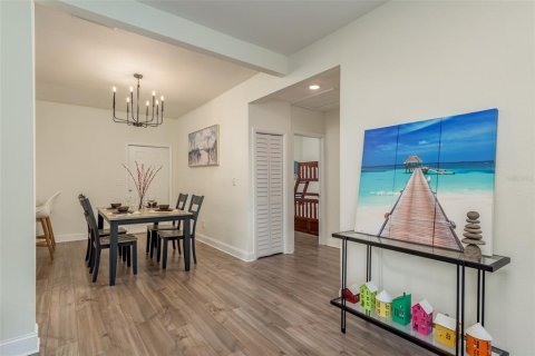 House in Tampa, Florida 3 bedrooms, 123.37 sq.m. № 2277380 - photo 9