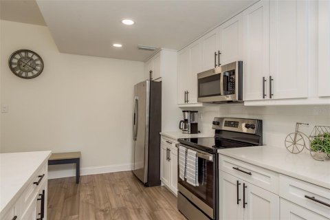 House in Tampa, Florida 3 bedrooms, 123.37 sq.m. № 2277380 - photo 14