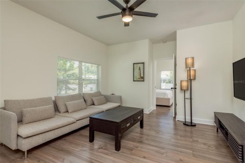 House in Tampa, Florida 3 bedrooms, 123.37 sq.m. № 2277380 - photo 6