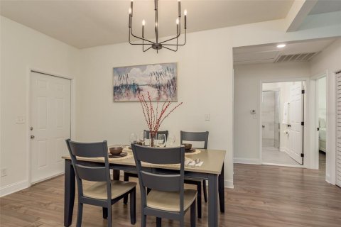House in Tampa, Florida 3 bedrooms, 123.37 sq.m. № 2277380 - photo 16