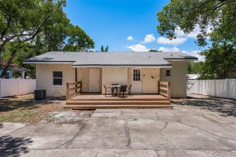 House in Tampa, Florida 3 bedrooms, 123.37 sq.m. № 2277380 - photo 5
