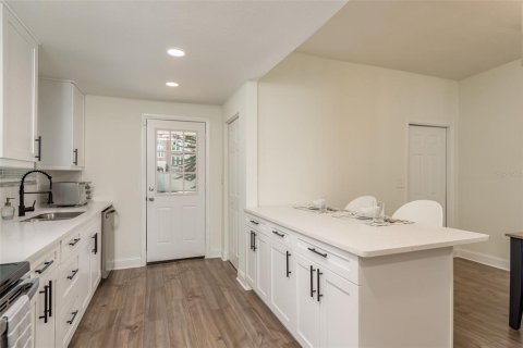 House in Tampa, Florida 3 bedrooms, 123.37 sq.m. № 2277380 - photo 13