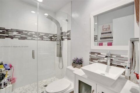 Adosado en venta en Aventura, Florida, 4 dormitorios, 245.82 m2 № 1959993 - foto 9