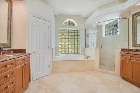 House in Orlando, Florida 5 bedrooms, 364.64 sq.m. № 1813239 - photo 23