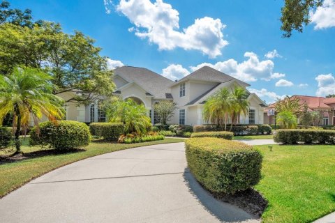 House in Orlando, Florida 5 bedrooms, 364.64 sq.m. № 1813239 - photo 2