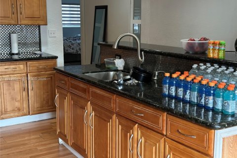 Купить виллу или дом в Майами-Гарденс, Флорида 4 спальни, 175.59м2, № 1998448 - фото 4