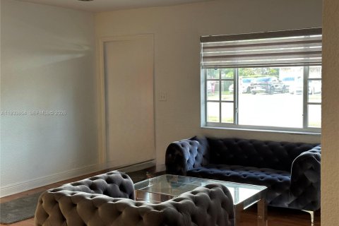 Купить виллу или дом в Майами-Гарденс, Флорида 4 спальни, 175.59м2, № 1998448 - фото 6