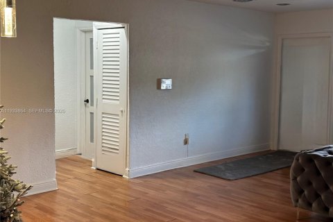 Купить виллу или дом в Майами-Гарденс, Флорида 4 спальни, 175.59м2, № 1998448 - фото 8