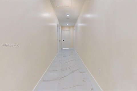 Снять в аренду виллу или дом в Майами, Флорида 4 спальни, 319.86м2, № 2082867 - фото 13