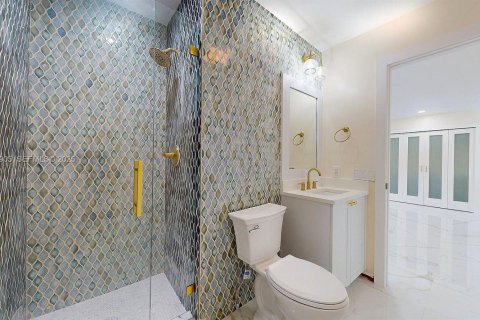 Снять в аренду виллу или дом в Майами, Флорида 4 спальни, 319.86м2, № 2082867 - фото 17