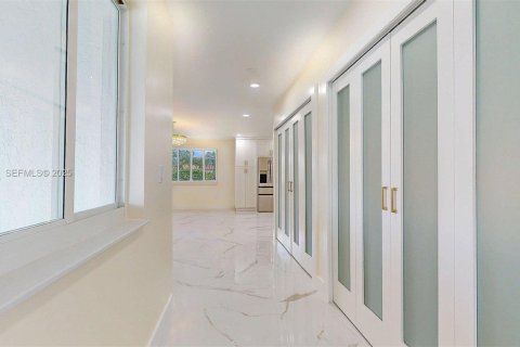 Снять в аренду виллу или дом в Майами, Флорида 4 спальни, 319.86м2, № 2082867 - фото 5