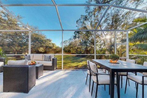 House in Lutz, Florida 4 bedrooms, 264.68 sq.m. № 2151717 - photo 30